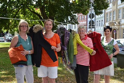 Ein eingespieltes Team am Schillerplatz: Birgit Häfner, Roswitha Häfner, Franziska Kestler und Claudia Weinkauf (nehmen Ihre Textilien am Stamms
