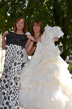 Hochwertige Kleidungsstücke, wie Abend- und Brautkleider, sind bei unseren erfahrenen Textilreinigerinnen Christine Martin und Brigitte Lunz-Mar